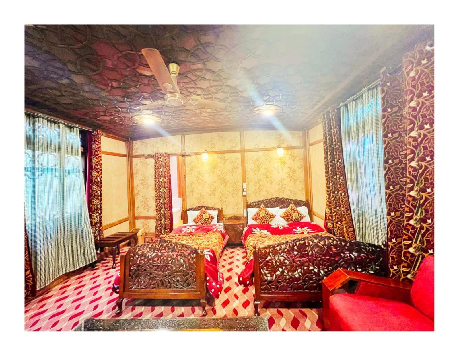 Mossess Group Of Houseboats Srīnagar Exterior foto