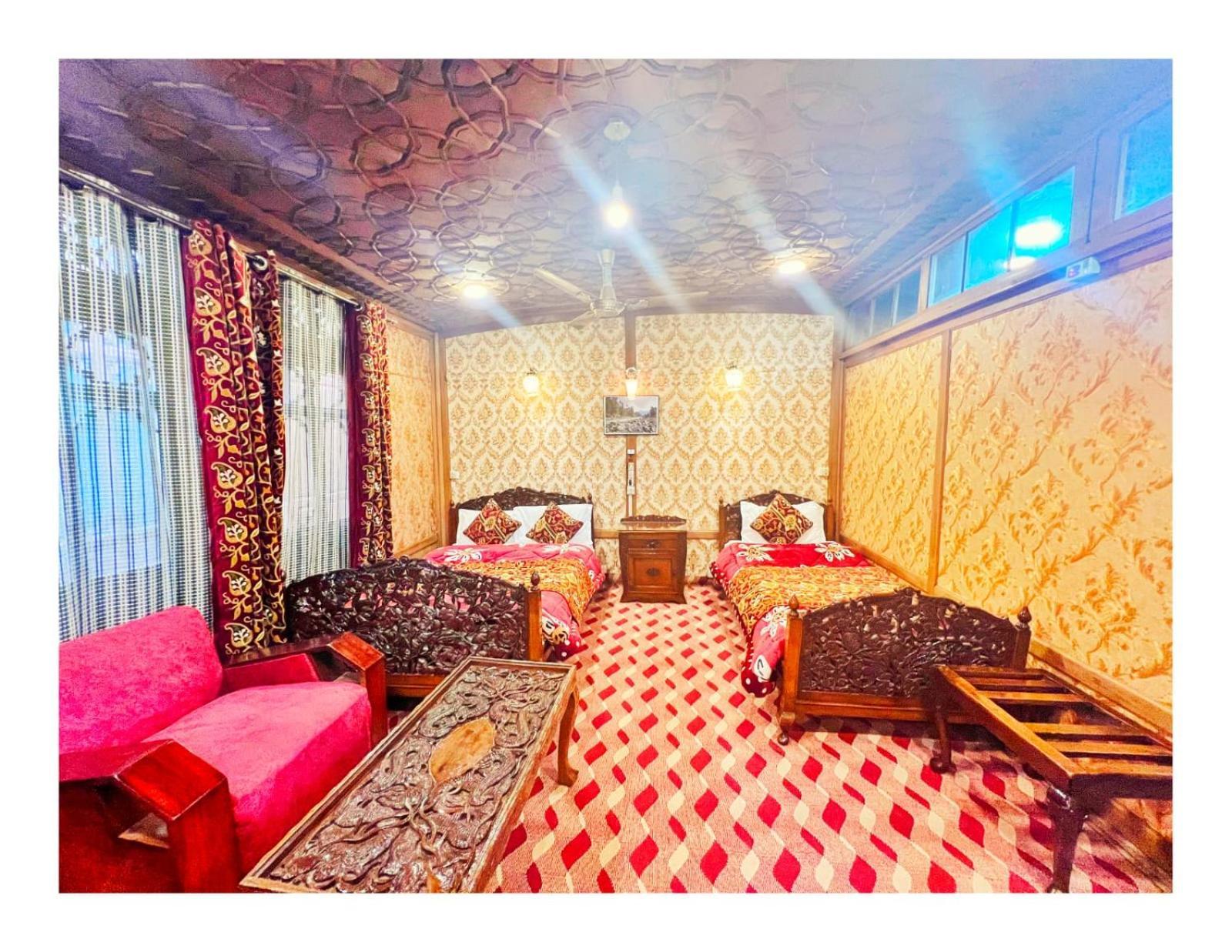Mossess Group Of Houseboats Srīnagar Exterior foto